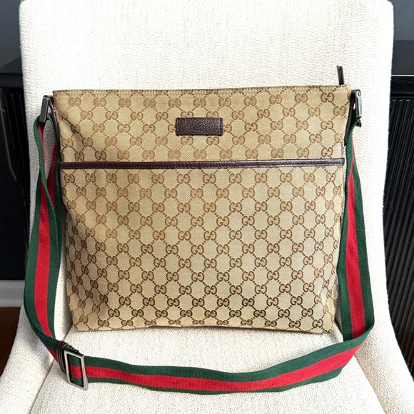 Gucci authentic brown monogram canvas messenger crossbody bag brown canvas